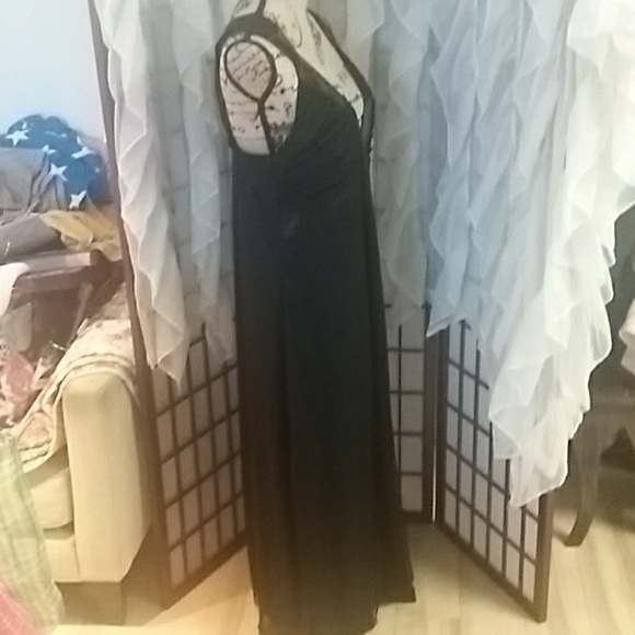 Nikki Mac black long evening gown. Size 18 - Picture 4 of 8